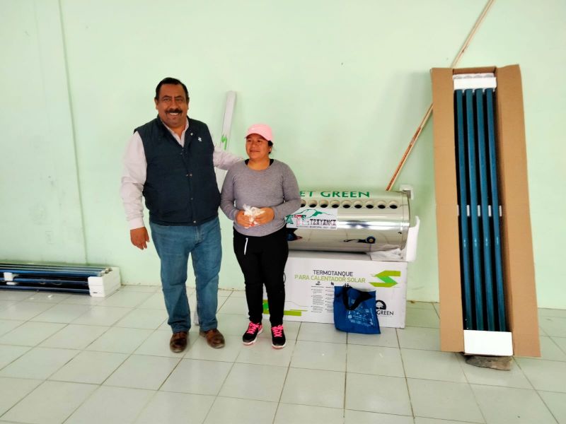 Entrega de Calentadores Solares en Atltzayanca